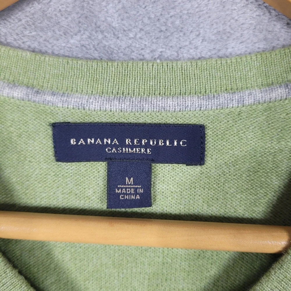 Banana Republic Sweater Mens Medium Green Cashmere V-Neck Solid Long Sleeve